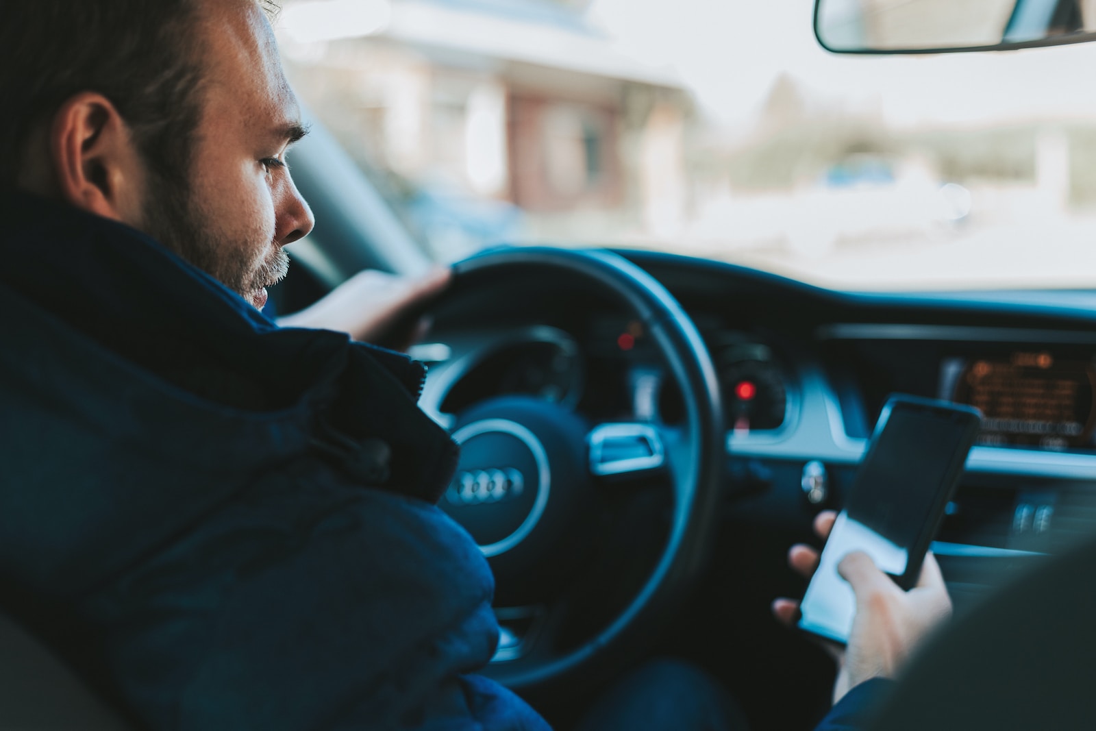 马耳他新交通罚款规定：驾车时使用手机罚款翻倍
