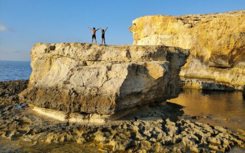 岩石和海洋的交织：马耳他地质构造与地貌面貌