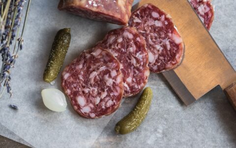享受马耳他美食：为何这里的肉类价格如此亲民？