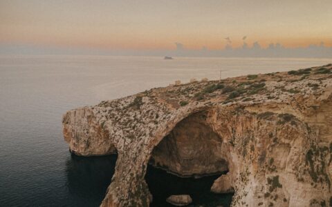 穿越古今的马耳他：探秘其自然与人文景观