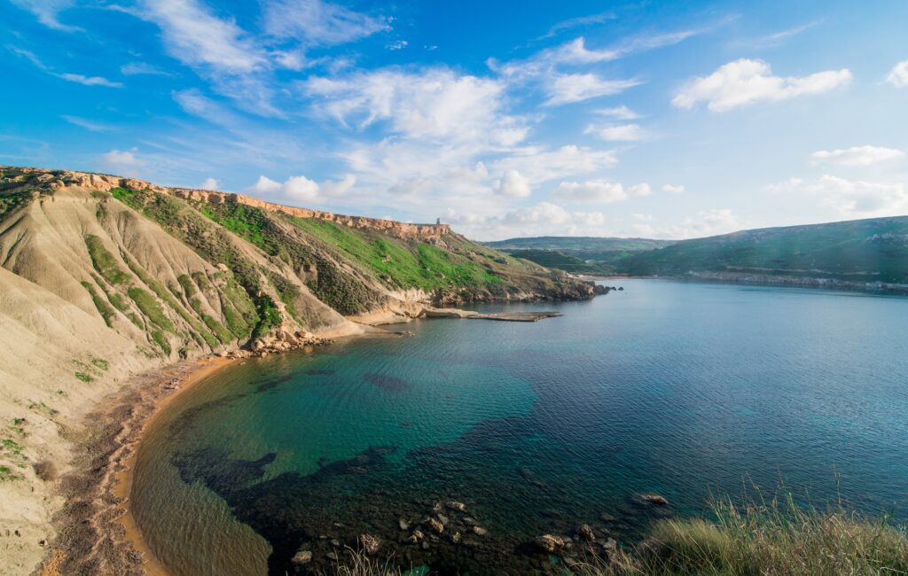 马耳他的瑰宝：一条80公里的美丽海岸线