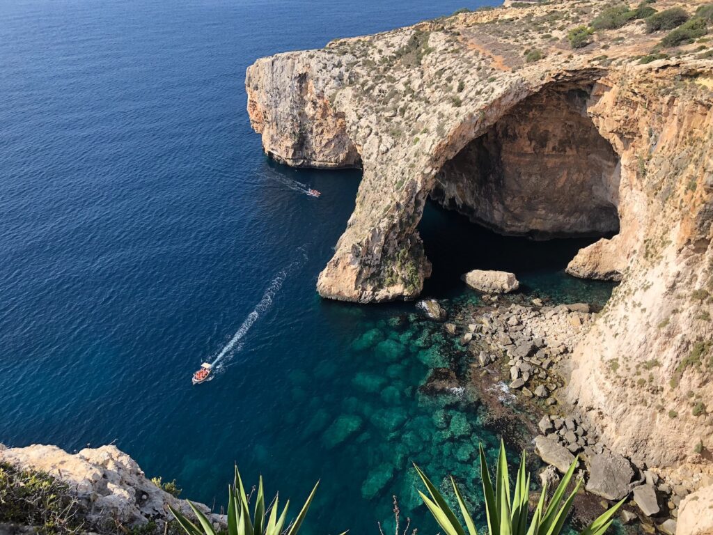 马耳他海岸的隐秘角落，聊一聊蓝洞Blue Grotto