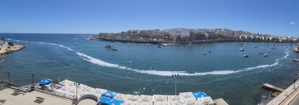 当地议员埃罗尔·库塔贾尔 (Errol Cutajar) 分享了一张照片，照片中海粘液于 2025 年 9 月 21 日早晨抵达马尔萨斯卡拉湾。